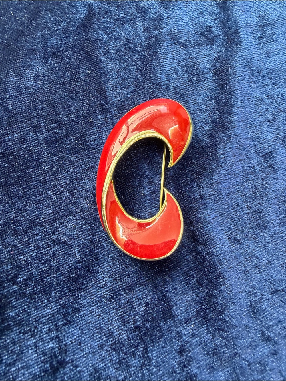 Vintage Swirl Gold tone Red Enamel Brooch Pin